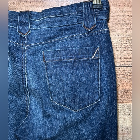 🌻 Eddie Bauer Curvy Jeans Women’s size 4 Dark Distressed Denim - Picture 8 of 13